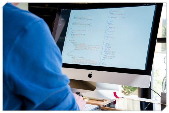 LinuxとWindowsは何が違う?それぞれのメリット・デメリットや特徴を解説