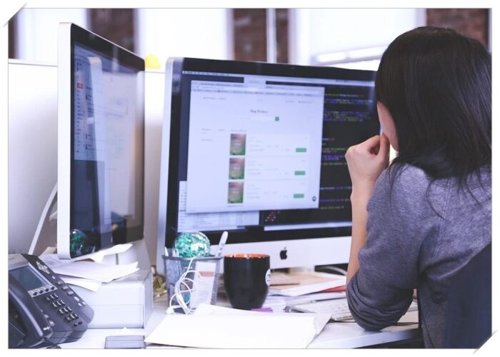 HTMLコーダーの年収は低い？給与をアップする方法や仕事内容を解説